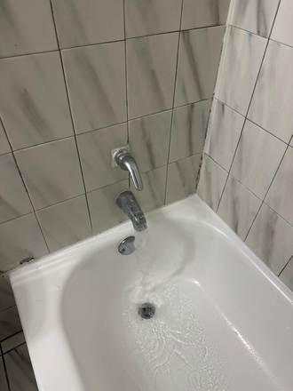 Bathtub - Cozy 2 bedroom and 1 bathroom