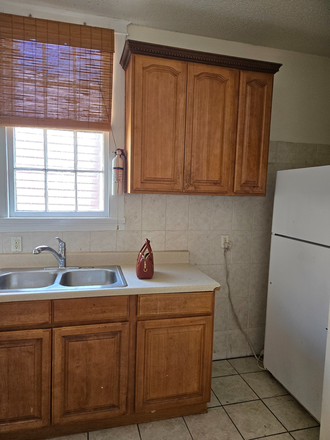 Kitchen - Great location 1 bdrm $1,400 water included Apartments
