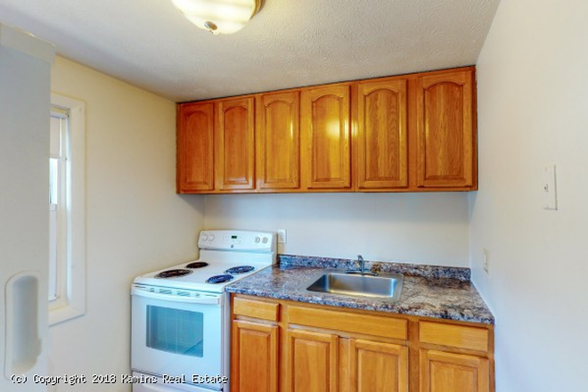 Kitchen - Colonial Village Apartments