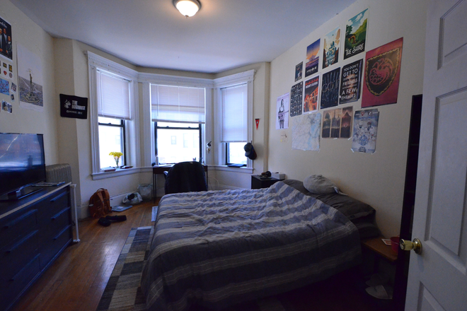 Bedroom - Great Location 3 Bed 1 Bath on Marlborough st text Jay 385 722 7303