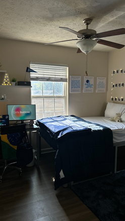 Bedroom - Royal Lexington Apartments, 5 minutes walking from the Gatton Business & Economics Building