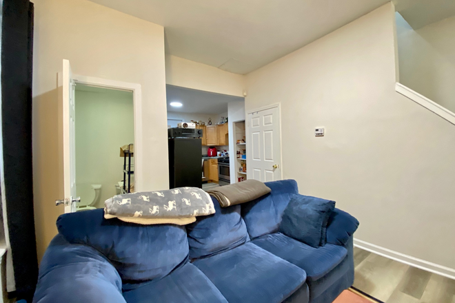 Living room - 2035 N Gratz Street House