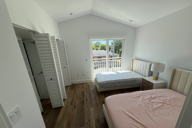Two Twin Room with Balcony (Upstairs) - 6351 SW 60TH Avenue House