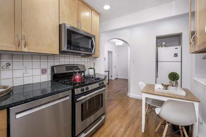 Eating in Kitchen - BC Campus, 1B/1B with in-unit laundry & parking for $3200. 9/1 Condo