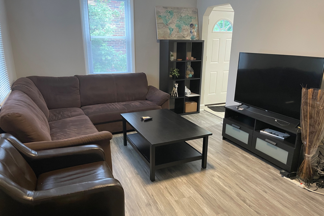 49th: Living Room - Gorgeous bedrooms on 49th Pl near UMD campus! Cleaning service provided!