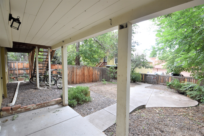 #3 - 1418 Mapleton #3. (4BR/  3BA) Apartments