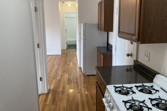 . - 2 bedroom Westland Ave- AVAIL 9/1/26