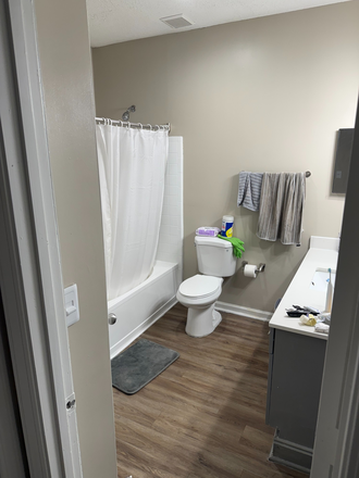 bathroom - Decatur Highlands Apartments