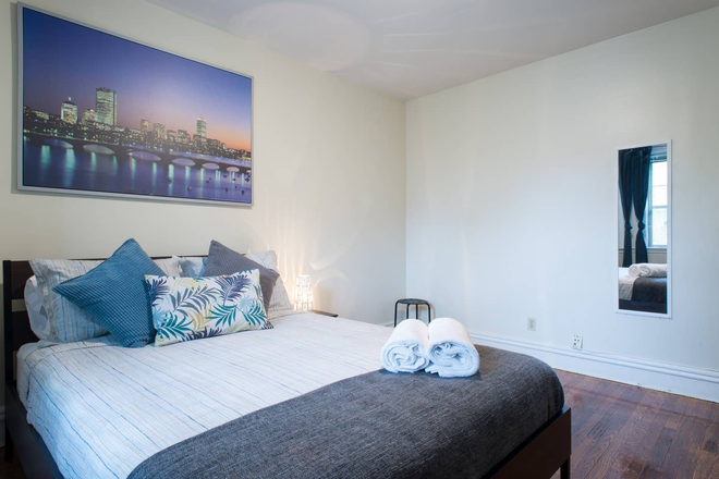 - - Close to Campus! No Broker Fee! 2 bed w/ HT & HW Included, Laundry in Building