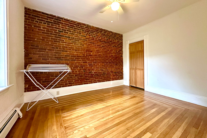 Bedroom 1 - Charming 1st floor apartment in a duplex