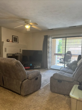 Living Room - Governors Square 3rd Floor Apt 1.3 Miles to Campus