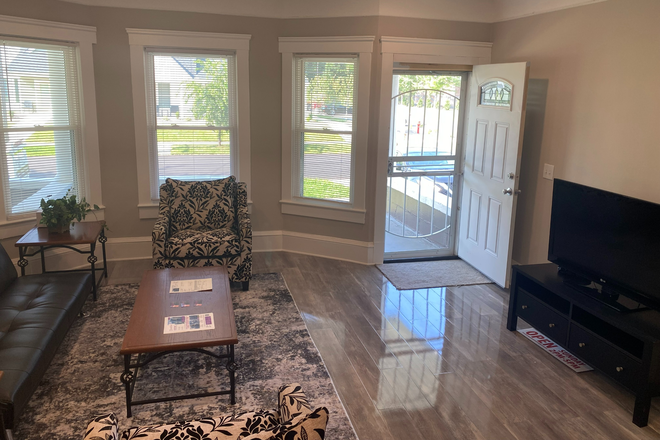 Living room - Five bedroom newly remodeled fully furnished/appliances included. Close to Campus. Duplex