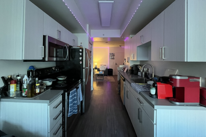 Kitchen - University View Apartments