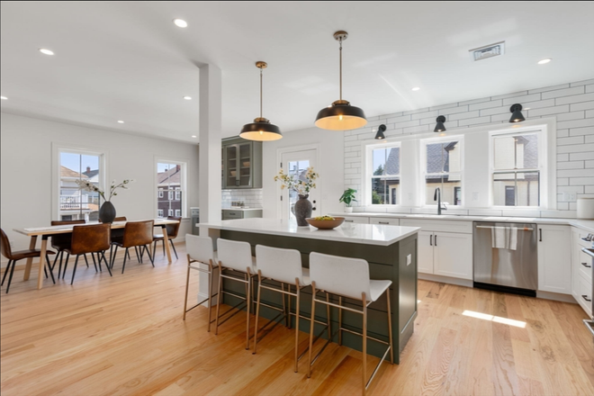 Kitchen and Dining - Master Suite avail June 20-Sept 1 in Amazing 3 Bed Condo near Ball Station/Tufts (Female-o