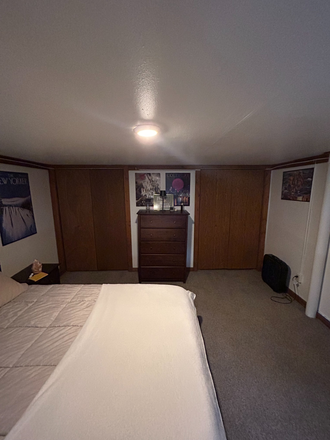 Has an extra dresser for more clothing space - Cottage housing on The Hill, close to campus Apartments