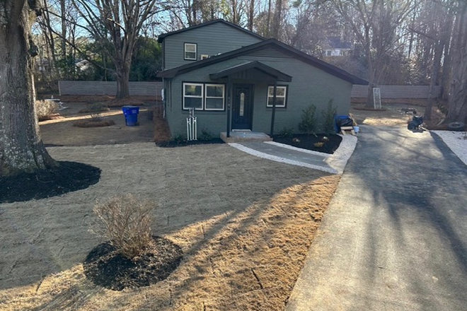 Front - Chapel Hill 4 bedroom/ 3 bathroom GEM House