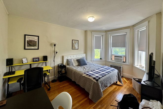 1 - Renovated Fenway Studio with Heat & Hot Water Included Apartments