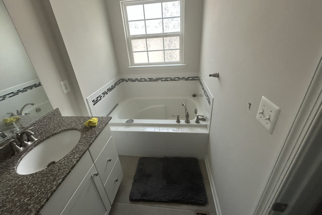 Master Bathroom - Master Bedroom in Luxury Townhouse, High End Furniture (Stand-Up Desk, Ergonomic Office Chair)