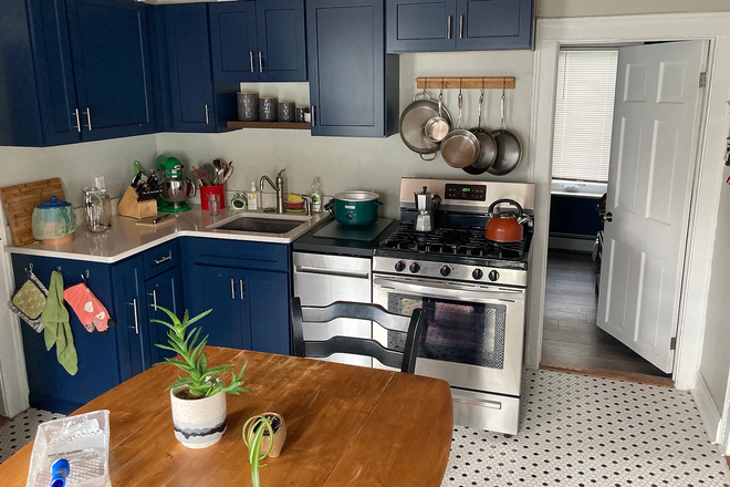 Kitchen - 4 BR Close to Campus