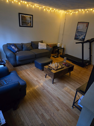 living room - 1 Bedroom Available in 3BR/1.5BA Townhouse, 10 Min. Drive to Campus