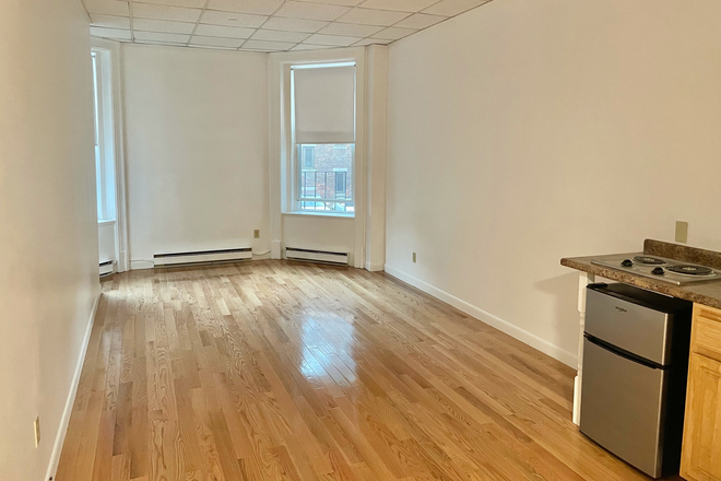 STUDIO - 854 BEACON STREET, BOSTON - RENOVATED STUDIO NEAR KENMORE SQUARE AND BU AVAILABLE NOW!