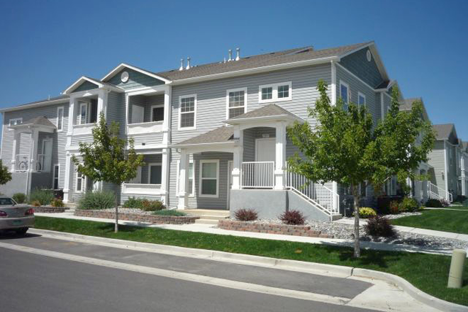 1,200 sf, 3 Bedroom Condo - 3 BR Condo - close to campus