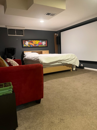 Photo - IF YOU'RE NOT SATISFIED WITH ON-CAMPUS HOUSING, RENT MY HOUSE! Cheerful house CLOSE TO CAMPUS!