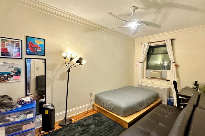 Bedroom - Unbeatable central Fenway location! Perfect for students looking for a quick commute
