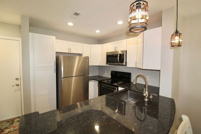 Kitchen - 3 bed / 3 bath furnished condo for rent! Now Pre-leasing for the 2026/2027 school year