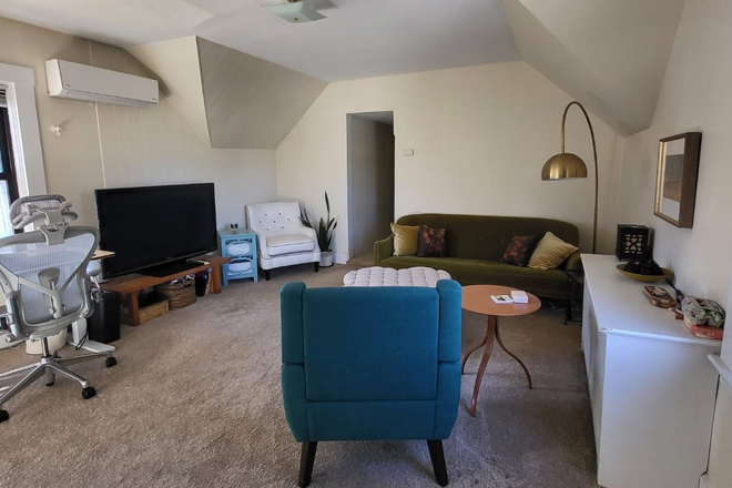 living room - private room in a shared apartment, close to Harvard Law School