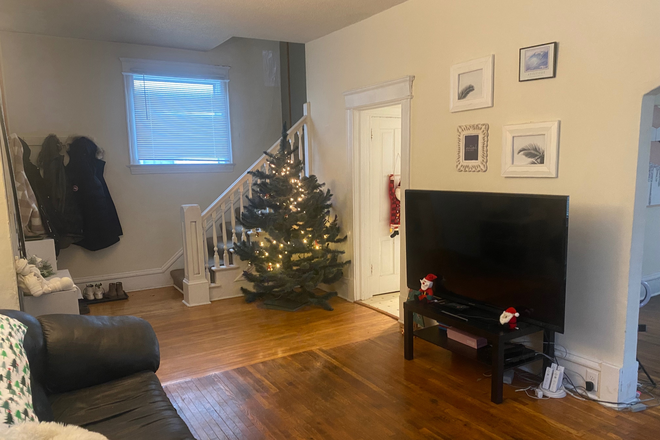 Living Room - Great Location! 1 Block to campus House