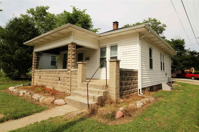 Outside view of front - 850 N Salisbury St