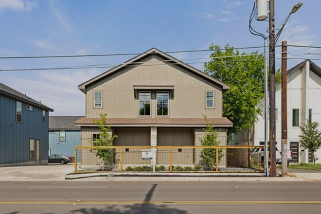 Street view - Beautiful 2 Story Townhouse