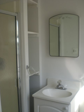 bathroom - Studio apt-Nassau St-Princeton