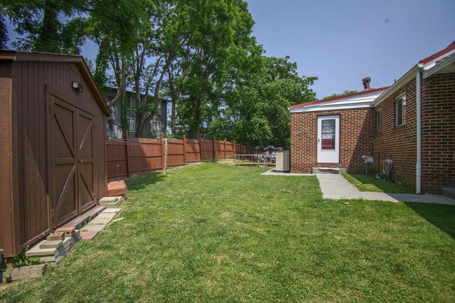 Back Yard Space - HOME FOR RENT: AVAILABLE ASAP! (LEASE INCENTIVES THROUGH JAN 2026)