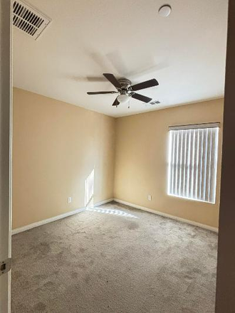 Room available - Spring Mountain Area Room for Rent House