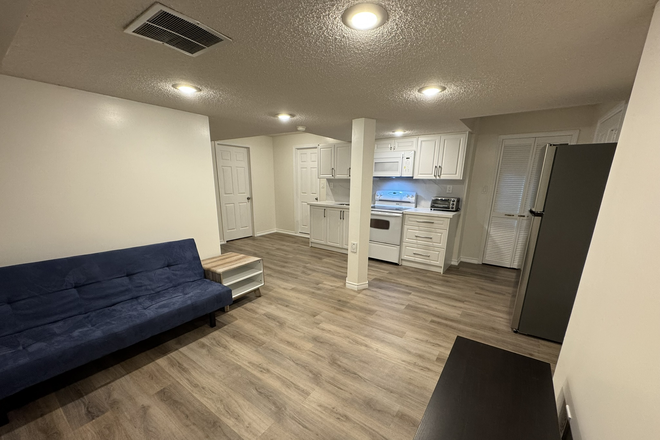 Shared Living - picture 1 - 1 finished bedroom in basement apartment close to UofT Scarborough