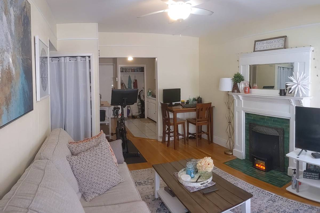 Living room - $2800 / 2br - 11 month lease Sept. 1, 2025 - July 31, 2026 Condo