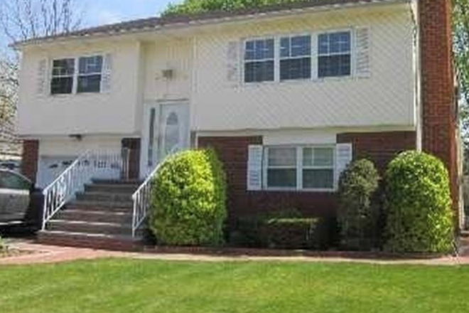 House - Private entrance share kitchen and bath - One room $750