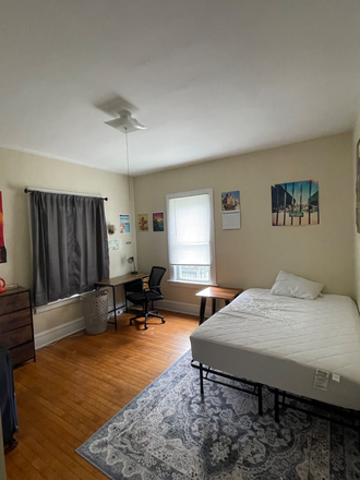 Room for lease - 135 Loomis St, 3 bedroom 10 minutes from university and downtown Apartments