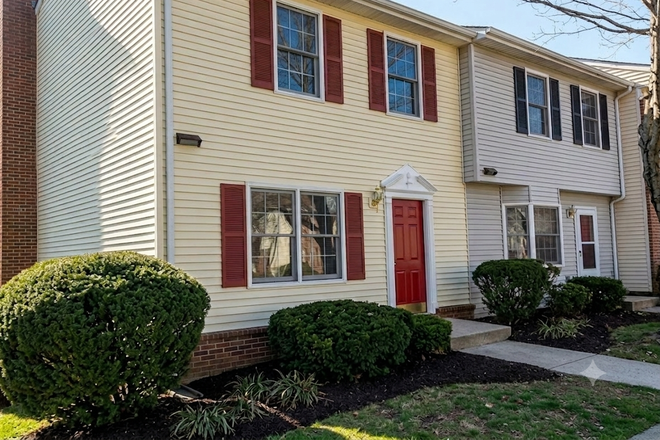 Exterior - 3 Level Townhouse in Blacksburg close to CRC and VCOM
