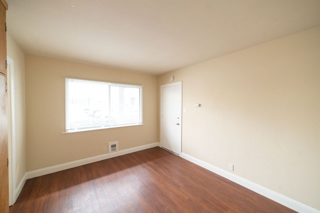 - 5471 Vicente Way