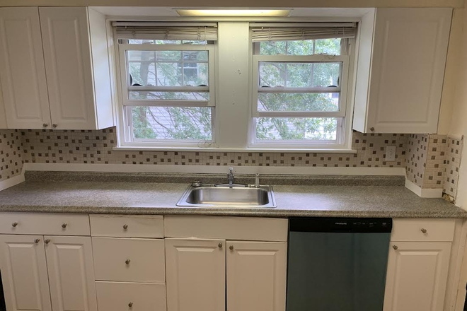 Call NOW for showings! 617-236-8600 - FOSTER ST - MINUTES TO BC! LRG 6BR AVAIL *8/24/2026* W/ 2.5 BATH, LNDRY IN BLDNG, GRG RNTL PRKNG! Apartments