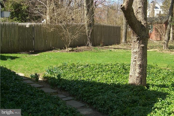 Yard - Studio apt-Rosedale Rd-Princeton