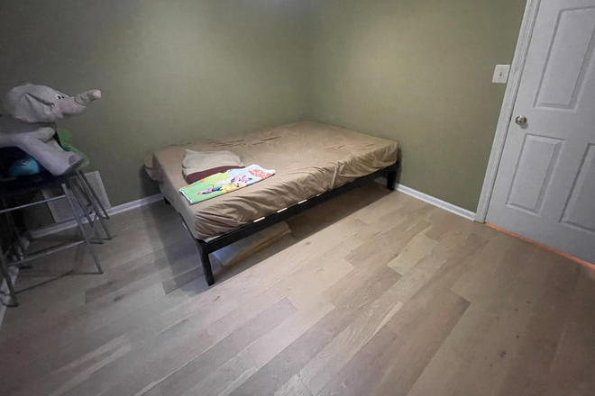 Bedroom - Furnished room in shared home for female-Bryn Mawr Ct-South Brunswick