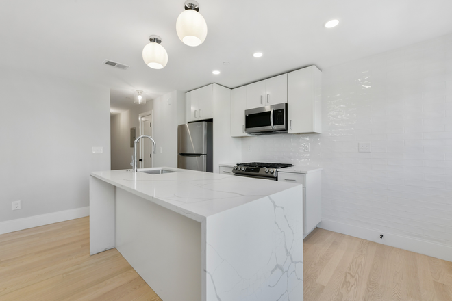 Call NOW for showings! 617-236-8600 - PRINCETON ST - HUGE TOP FLOOR 3BR ON EAGLE HILL NEAR MBTA AVAIL *9/1/2026* W/ 2 BATH, IN UNIT W/D Apartments