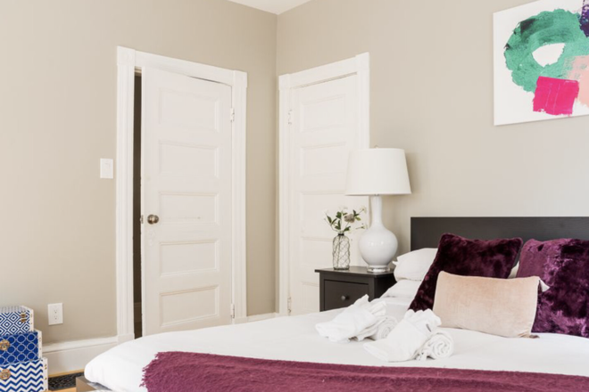 bed - GORGEOUS 5 BED/2 BATH (09/01/2024) 2 MINUTE WALK TO CAMPUS!!!! Duplex