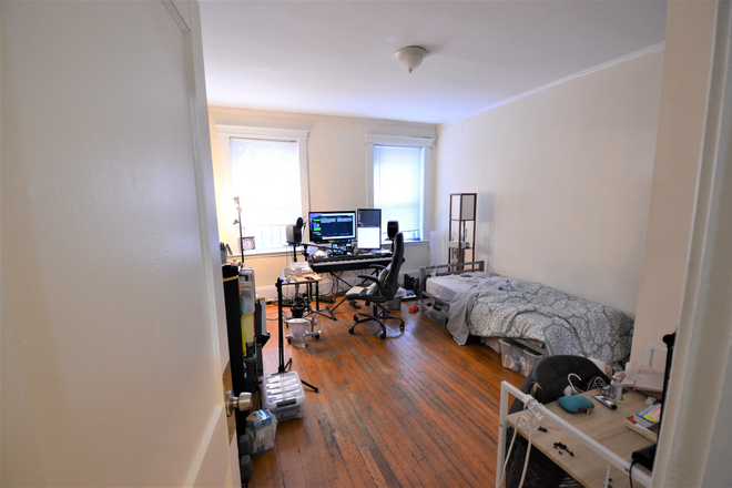 Studio - Large Studio Available 9/1/25! *CONTACT NOAH 603-470-8181 Apartments