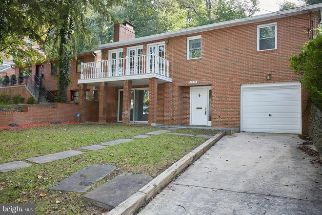 Outside View - Affordable rent; 4 rooms available near campus (Kent). Looking for AU undergrad/grad