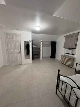 Room 1 - 4809 Riverdale House